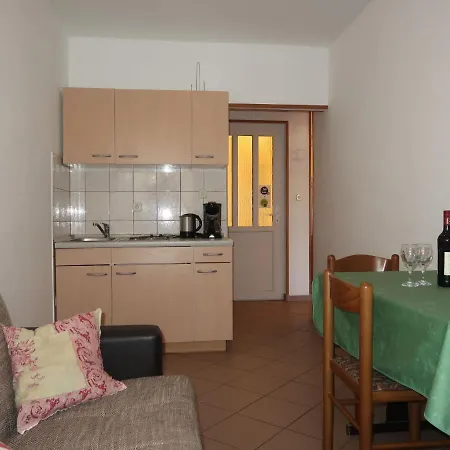 Dora - Rab140 By Interhome Rab Town